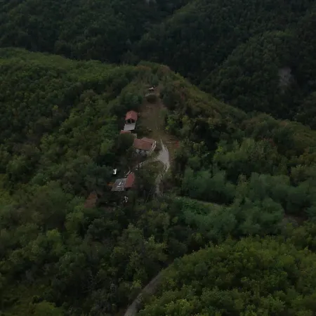 Oasi Di Mastarone - Il Vino E Le Rose Momperone