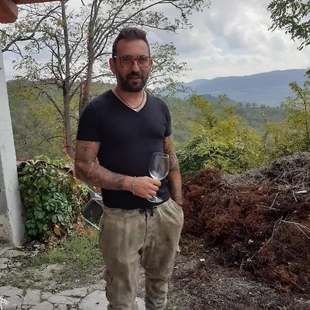 Oasi Di Mastarone - Il Vino E Le Rose * Momperone