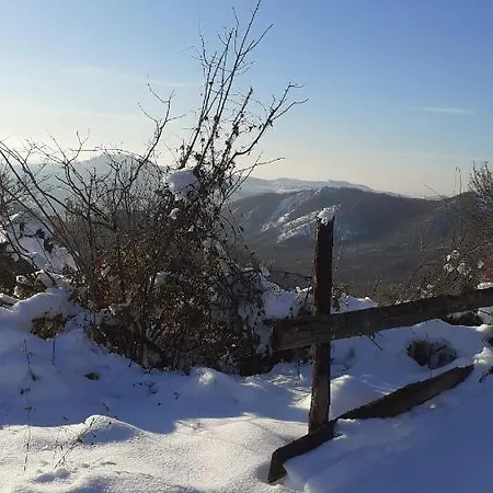 Gospodarstwo agroturystyczne Oasi Di Mastarone - Il Vino E Le Rose Momperone