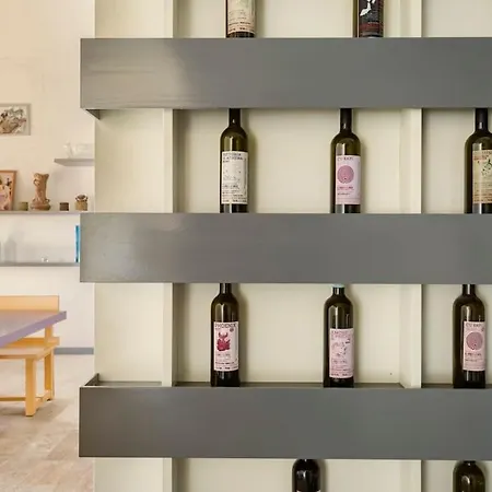 Oasi Di Mastarone - Il Vino E Le Rose Momperone