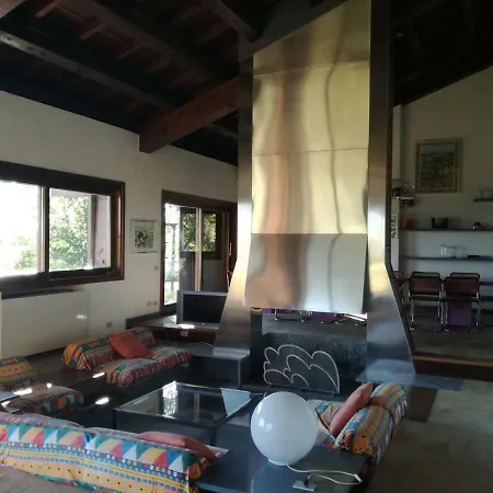 Oasi Di Mastarone - Il Vino E Le Rose *