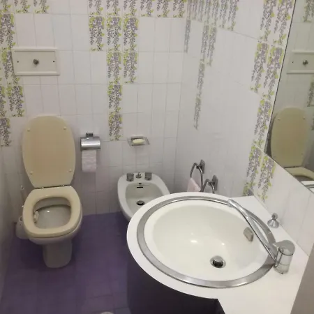 Oasi Di Mastarone - Il Vino E Le Rose *