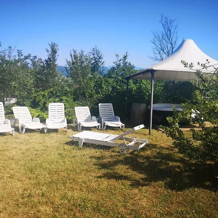 Oasi Di Mastarone - Il Vino E Le Rose Momperone