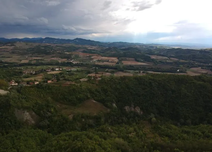 Oasi Di Mastarone - Il Vino E Le Rose Momperone